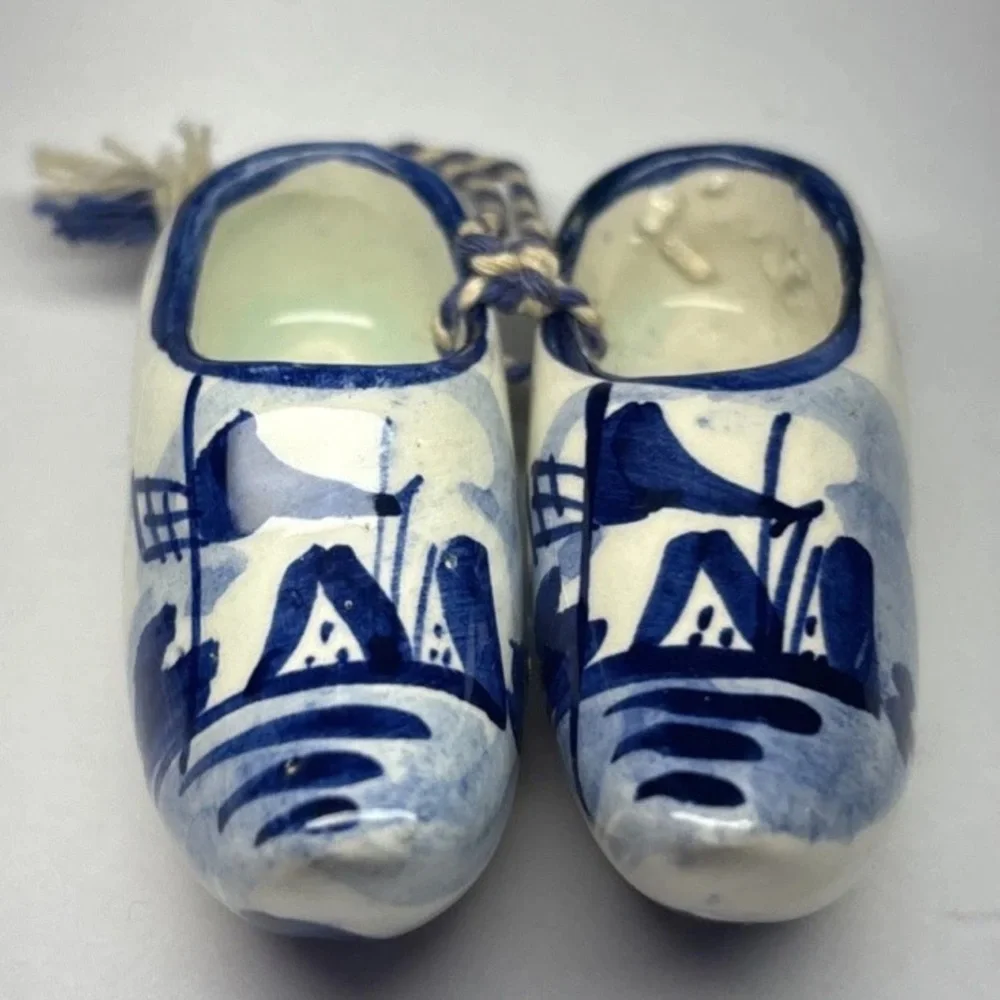 Vintage‎ Pair of Delft Dutch Holland Miniature Blue Clog Shoes Porcelain 2.5